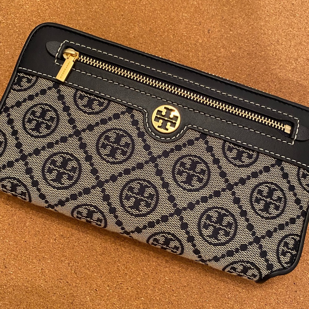 Beautiful Tory Burch wallet